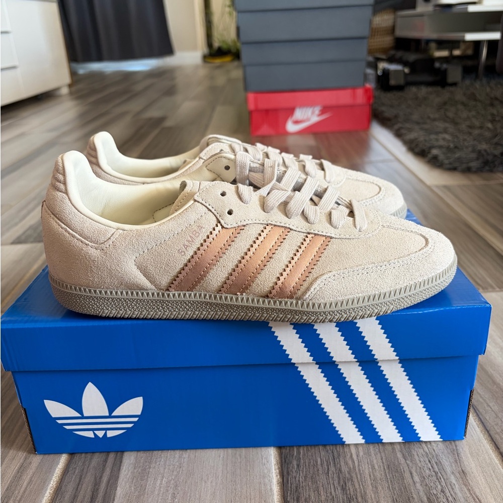 Women’s Adidas Samba OG LE Shoes - Off White Copper Metallic JQ2106